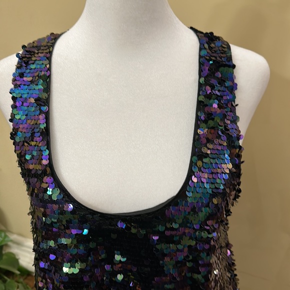NWT  FOREVER 21 WOMEN Sequins top ,size small - Picture 2 of 10